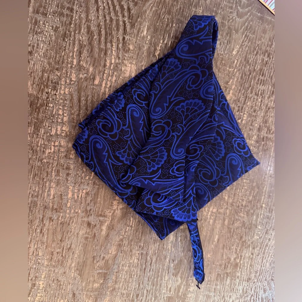 Mens Blue Paisley Bow Tie handkerchief set NEW